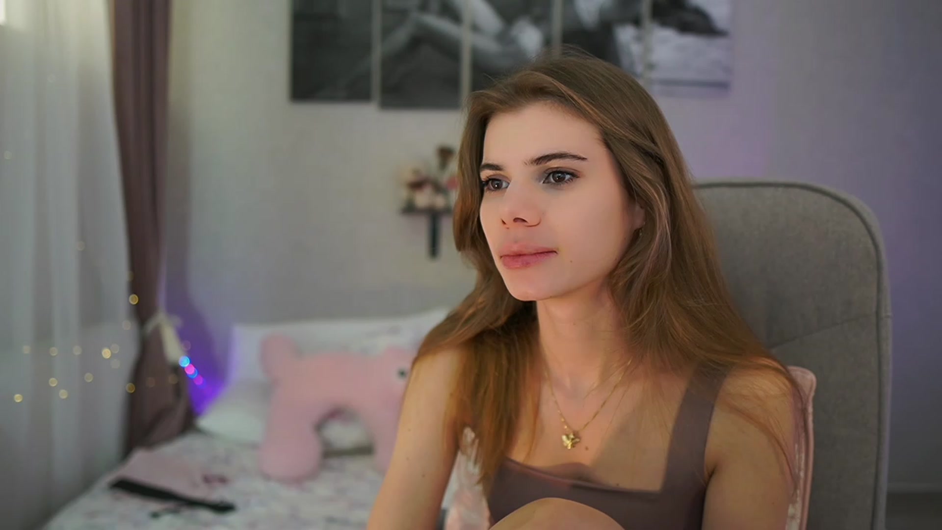 Gallery image thumbnail from RileyReid_18's myfreecams stream on, 03/08/2024, 16:16 image 17 of 20