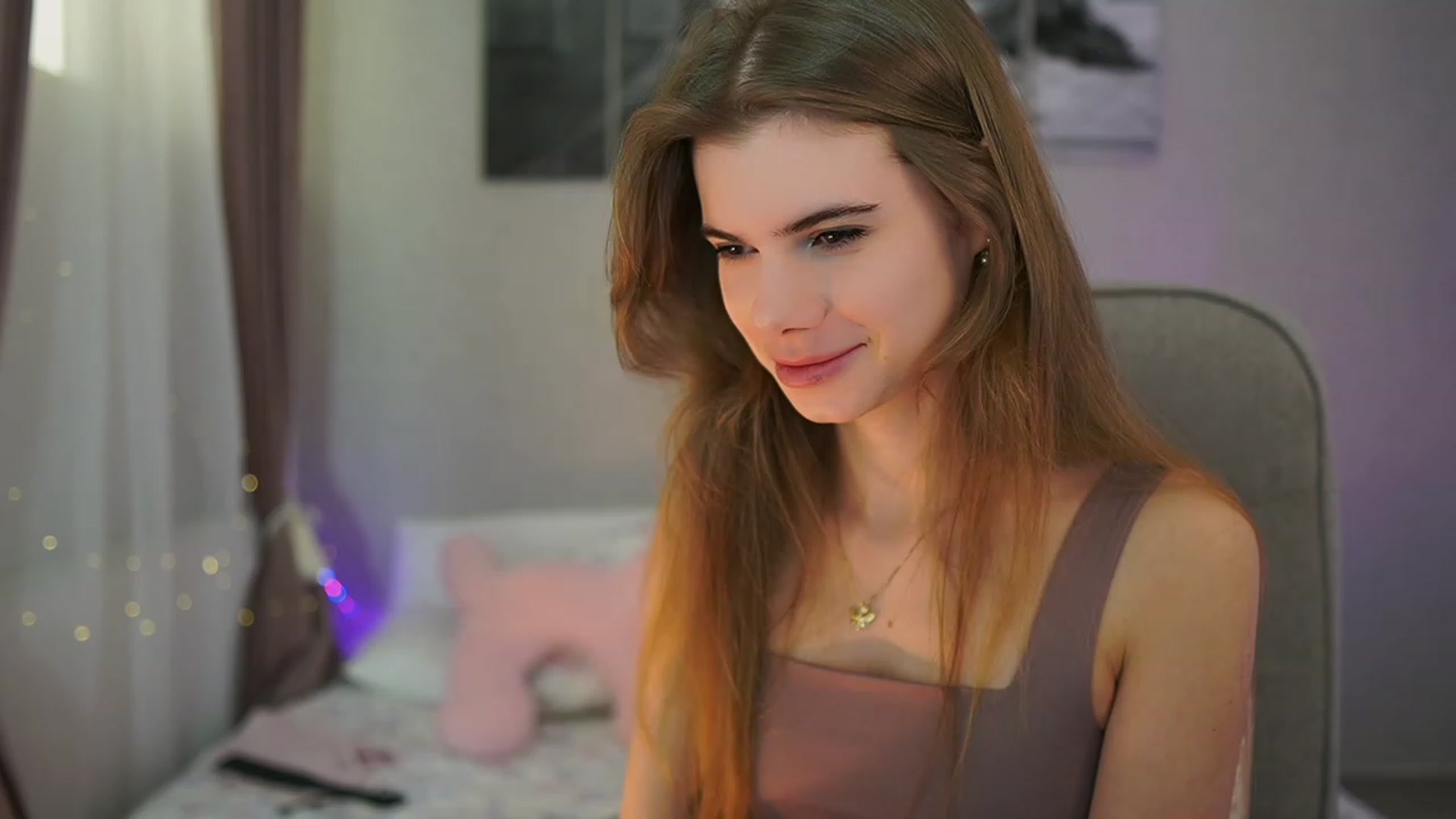 Gallery image thumbnail from RileyReid_18's myfreecams stream on, 03/08/2024, 16:16 image 10 of 20