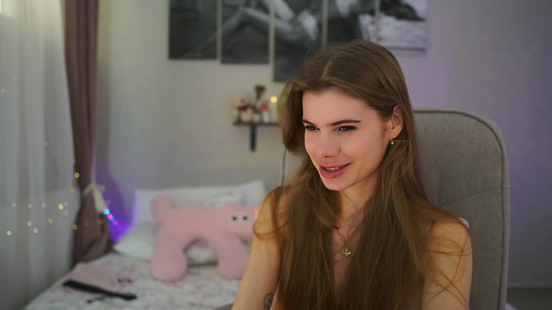 Gallery image thumbnail from RileyReid_18's myfreecams stream on, 03/08/2024, 16:16 image 19 of 20