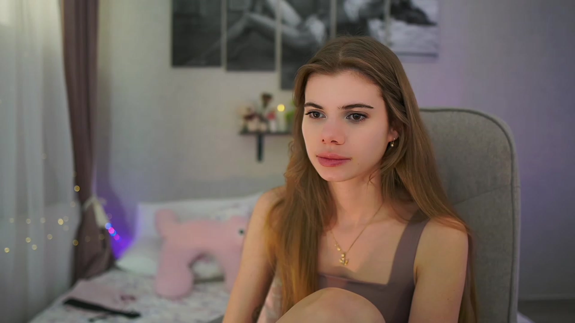 Gallery image thumbnail from RileyReid_18's myfreecams stream on, 03/08/2024, 17:18 image 14 of 20