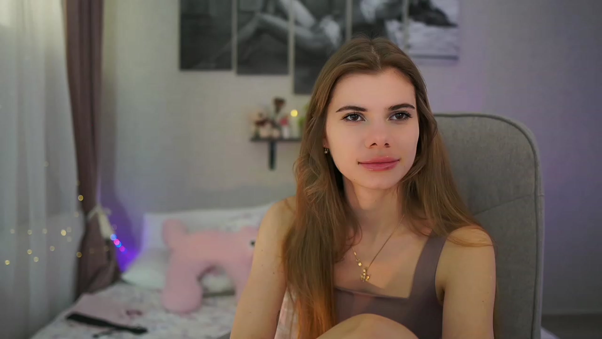 Gallery image thumbnail from RileyReid_18's myfreecams stream on, 03/08/2024, 17:18 image 17 of 20