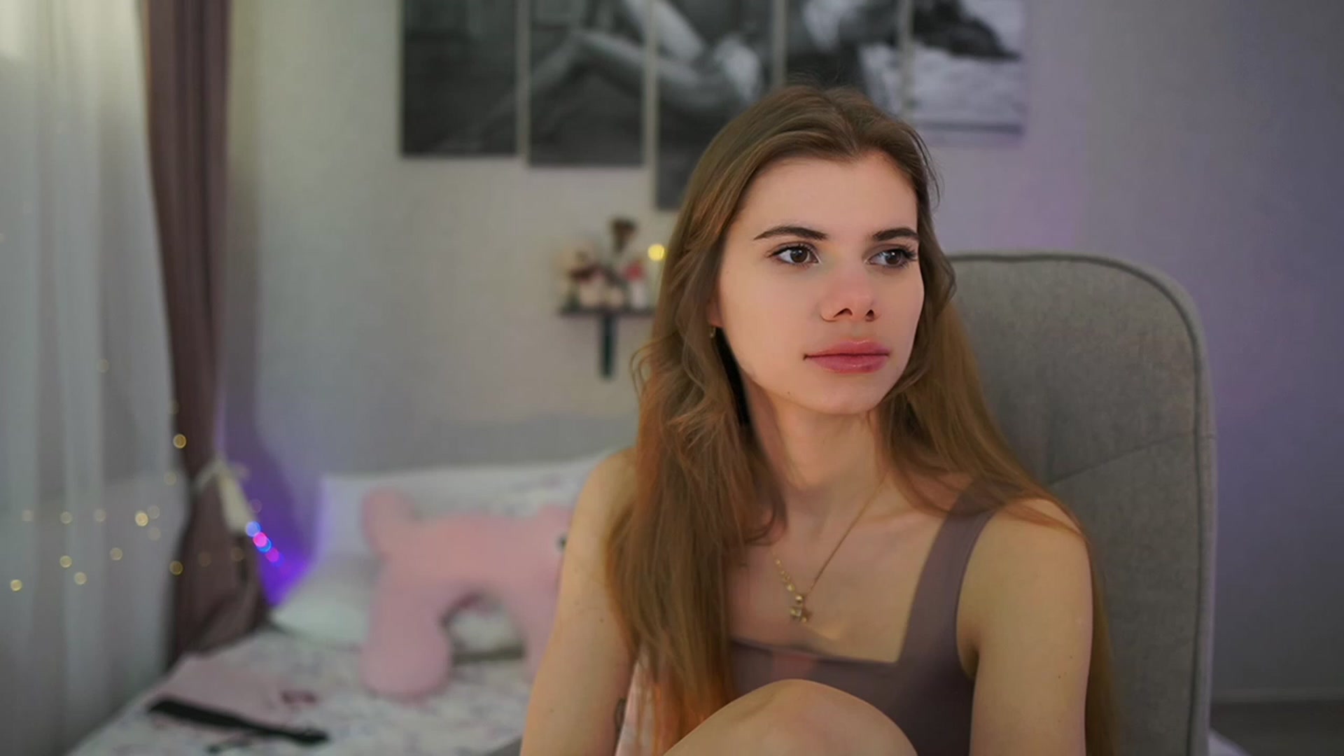 Gallery image thumbnail from RileyReid_18's myfreecams stream on, 03/08/2024, 17:18 image 15 of 20