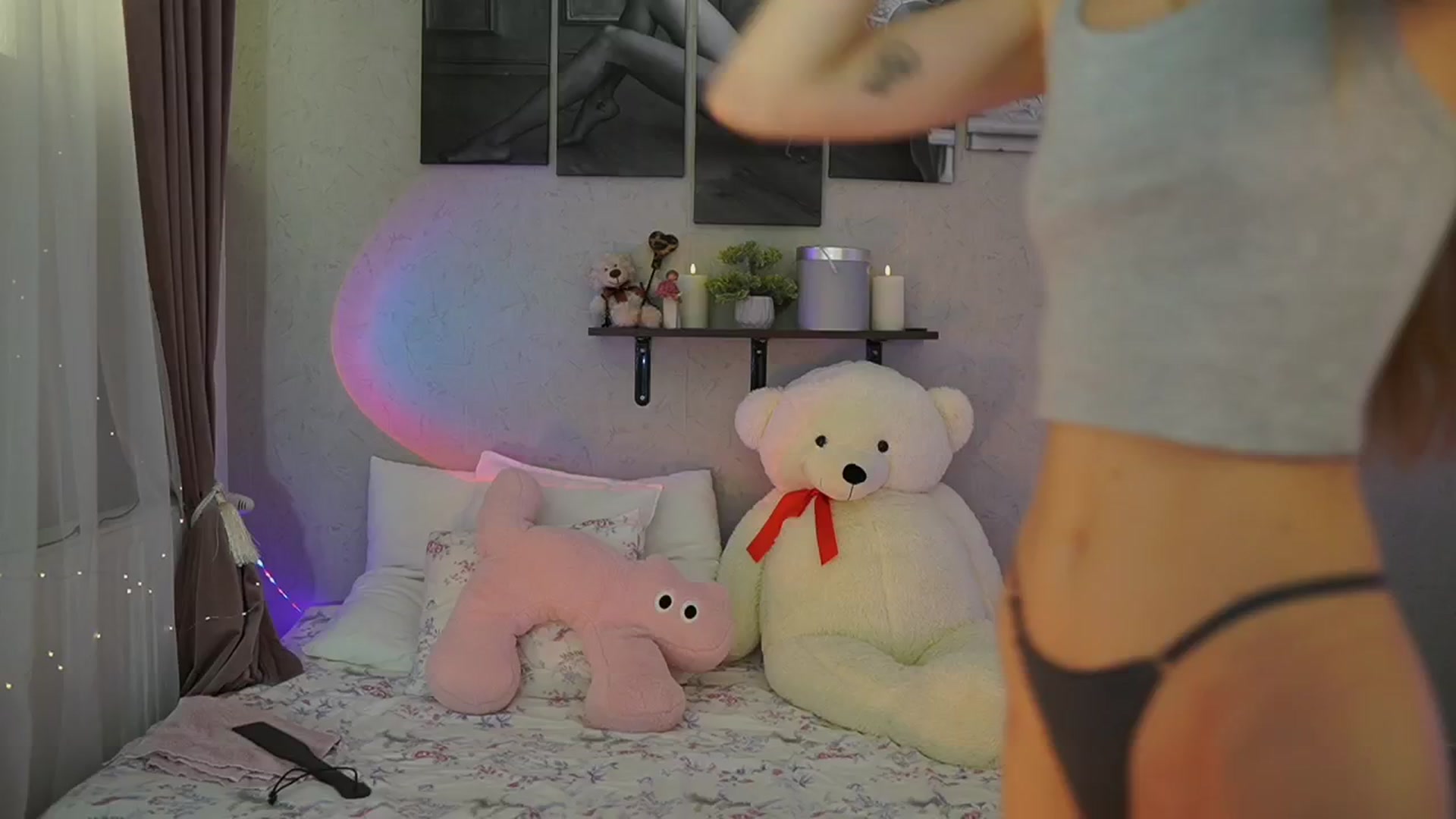 Gallery image thumbnail from RileyReid_18's myfreecams stream on, 03/09/2024, 14:28 image 13 of 20