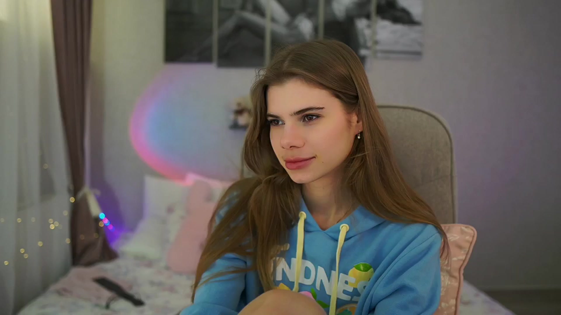Gallery image thumbnail from RileyReid_18's myfreecams stream on, 03/09/2024, 14:28 image 1 of 20