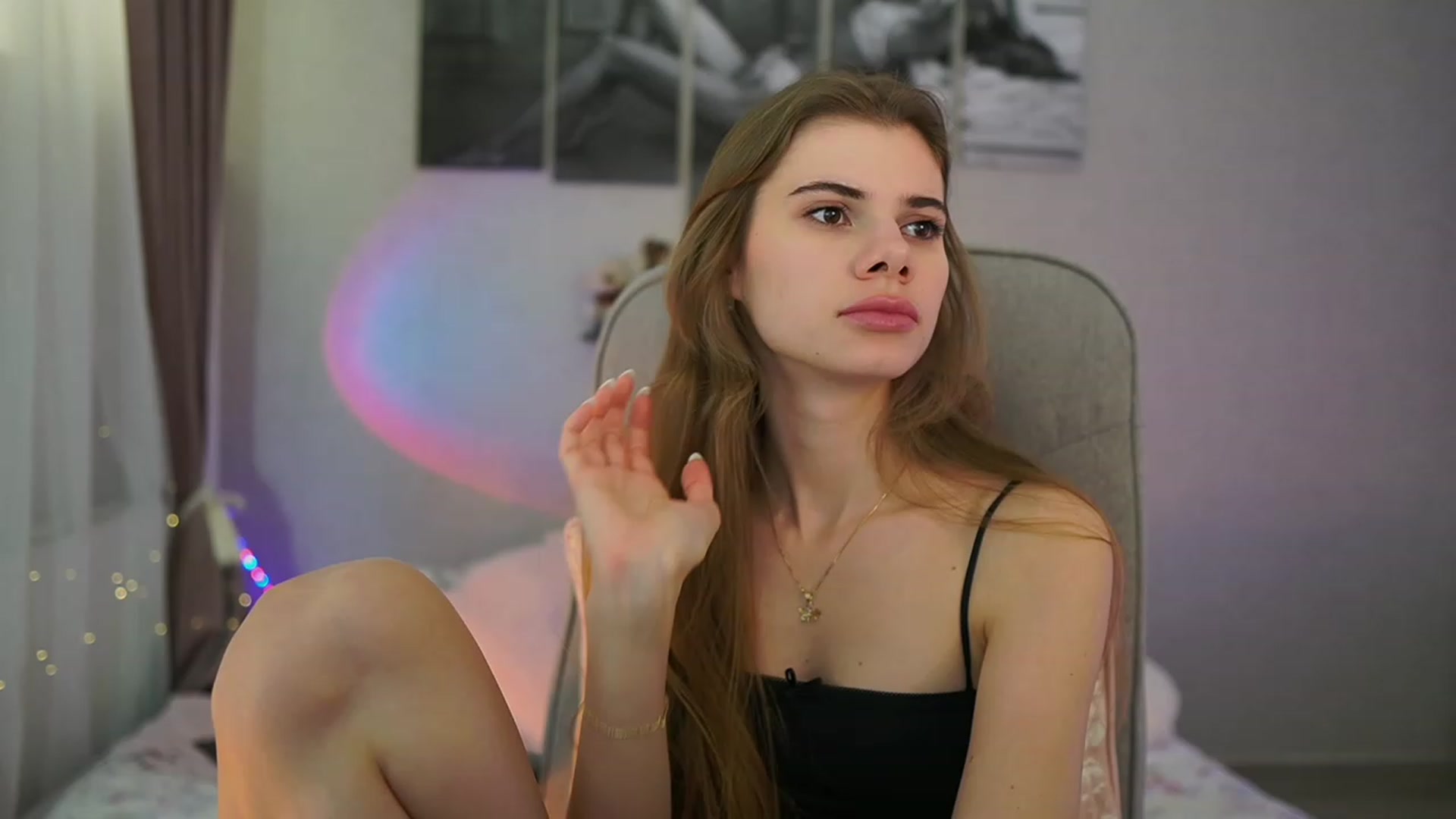 Gallery image thumbnail from RileyReid_18's myfreecams stream on, 03/09/2024, 16:00 image 8 of 20