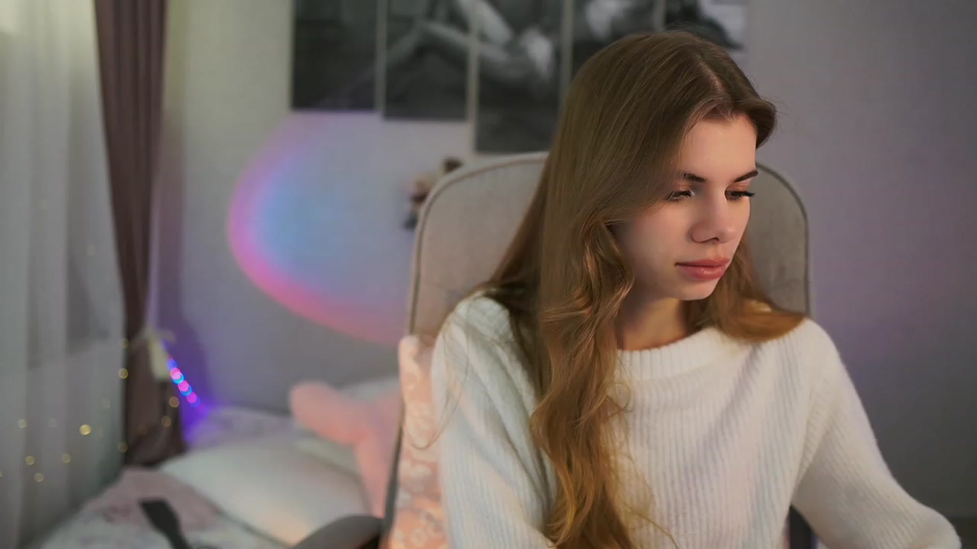 Gallery image thumbnail from RileyReid_18's myfreecams stream on, 03/10/2024, 15:24 image 11 of 20