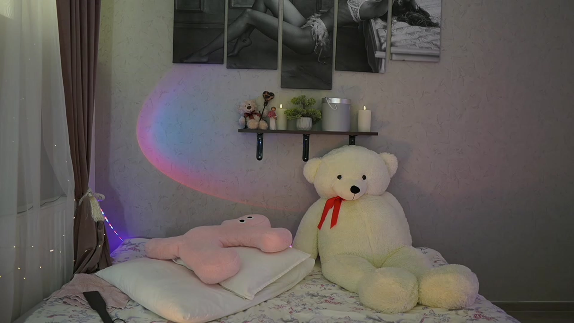 Gallery image thumbnail from RileyReid_18's myfreecams stream on, 03/10/2024, 17:05 image 2 of 20
