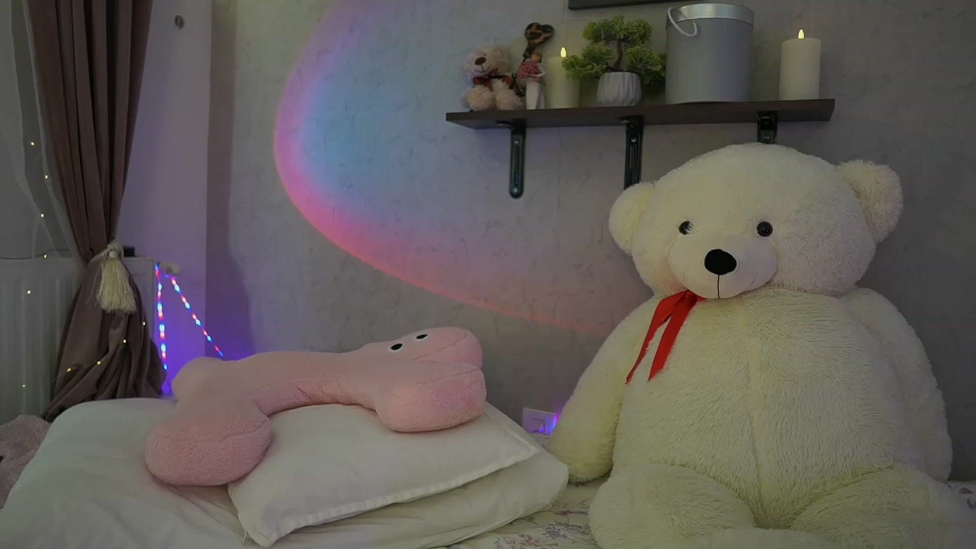 Gallery image thumbnail from RileyReid_18's myfreecams stream on, 03/10/2024, 17:05 image 14 of 20
