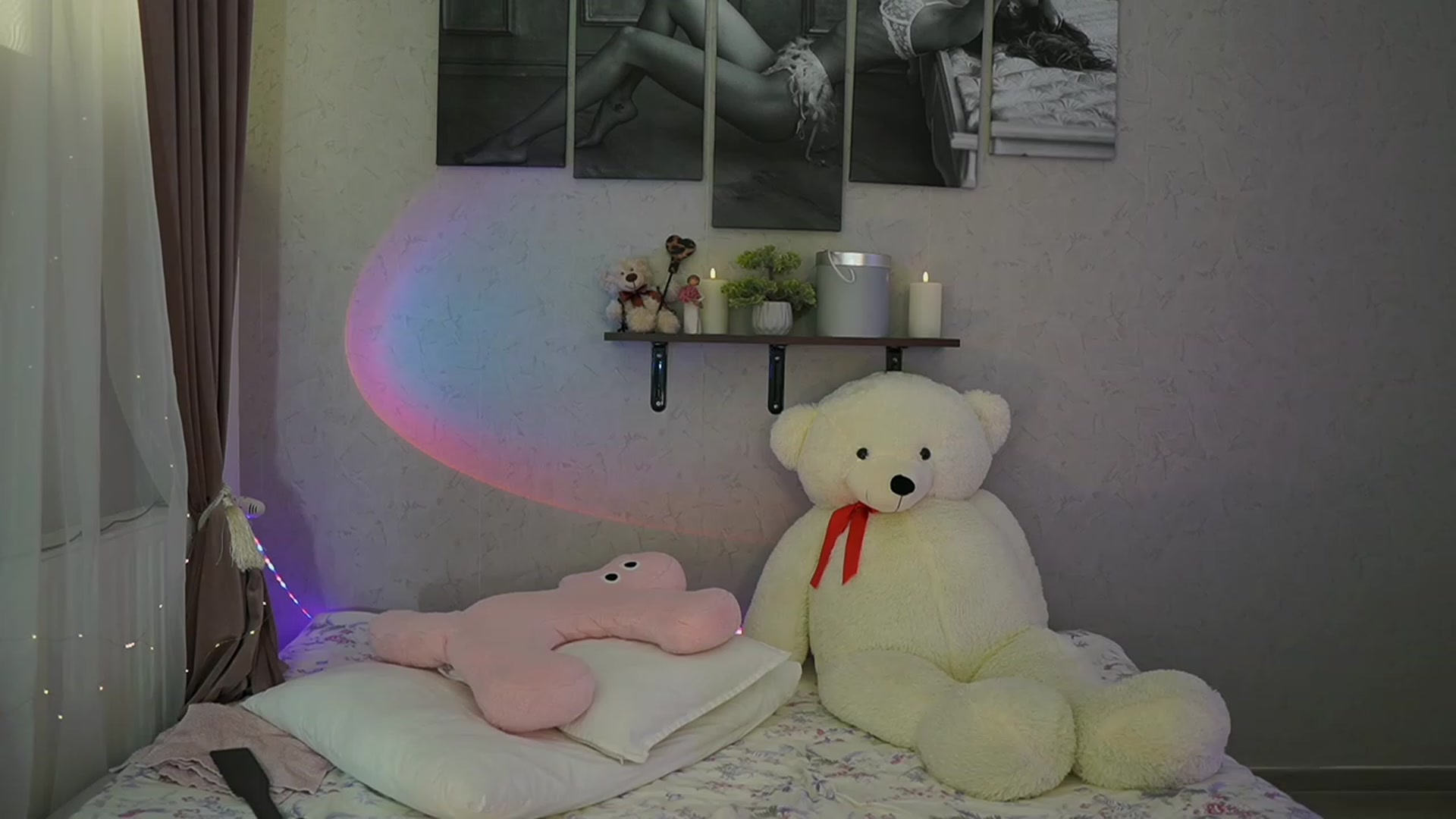 Gallery image thumbnail from RileyReid_18's myfreecams stream on, 03/10/2024, 17:05 image 15 of 20