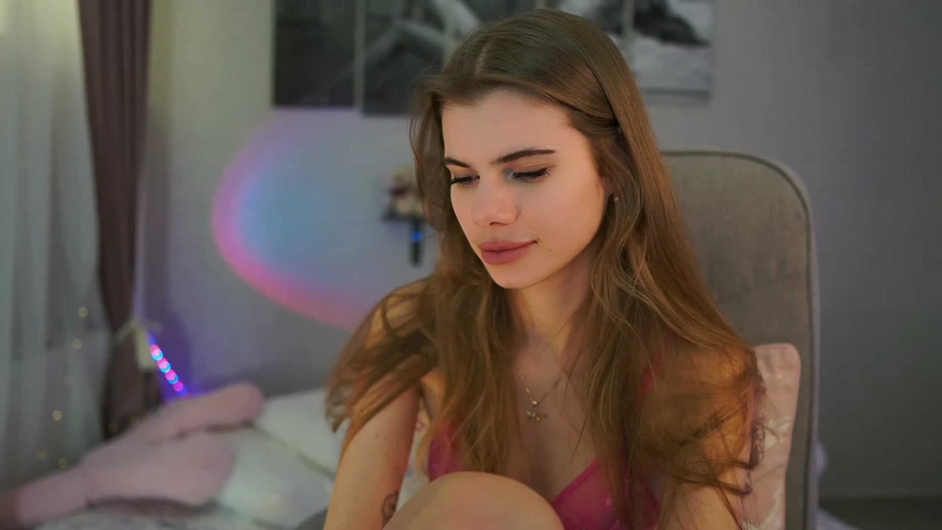 Gallery image thumbnail from RileyReid_18's myfreecams stream on, 03/10/2024, 18:37 image 10 of 20