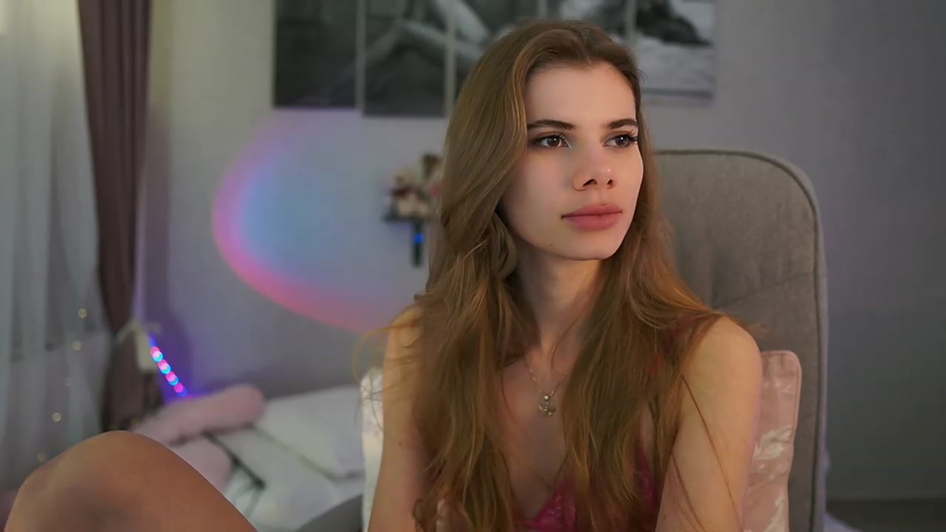 Gallery image thumbnail from RileyReid_18's myfreecams stream on, 03/10/2024, 18:37 image 13 of 20