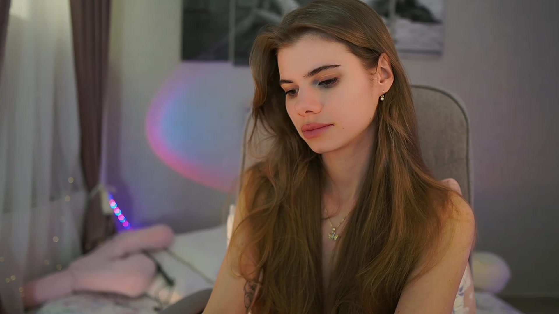 Gallery image thumbnail from RileyReid_18's myfreecams stream on, 03/10/2024, 18:37 image 18 of 20