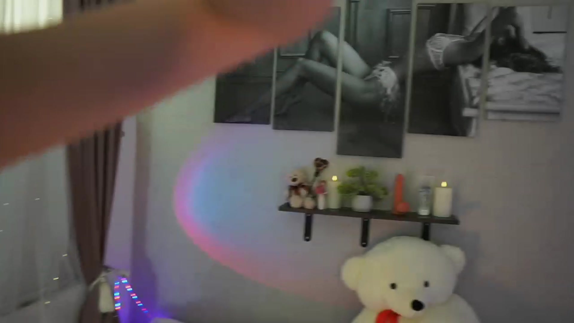 Gallery image thumbnail from RileyReid_18's myfreecams stream on, 03/10/2024, 18:37 image 15 of 20