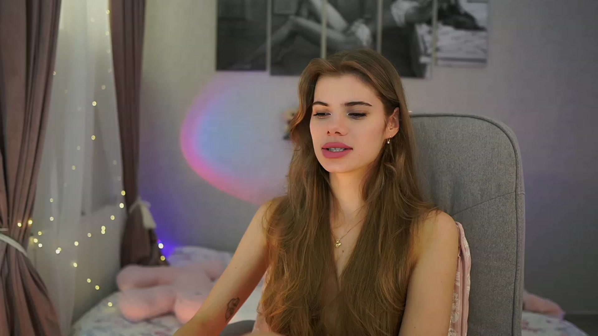 Gallery image thumbnail from RileyReid_18's myfreecams stream on, 03/14/2024, 16:54 image 17 of 20