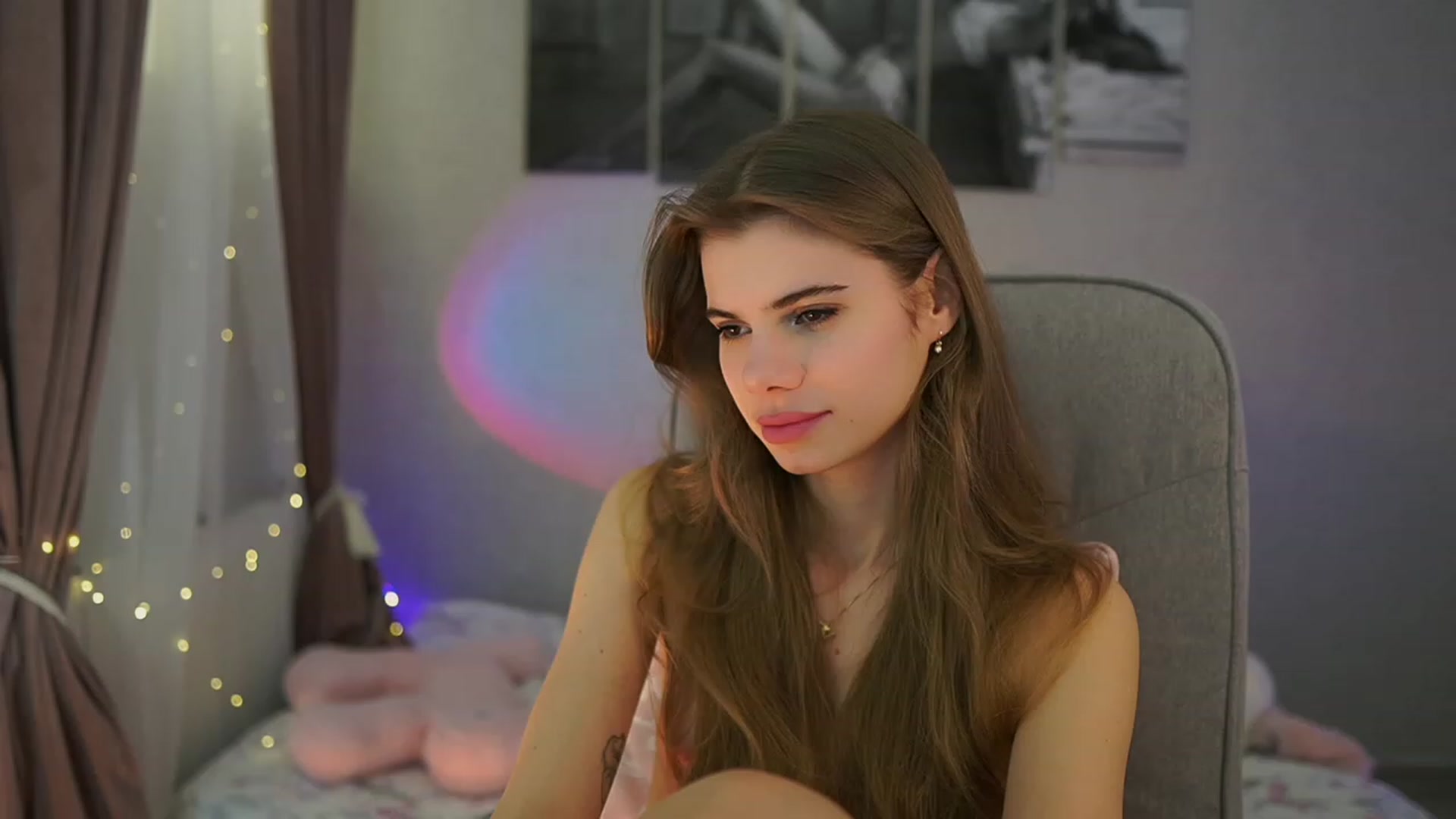 Gallery image thumbnail from RileyReid_18's myfreecams stream on, 03/14/2024, 16:54 image 16 of 20
