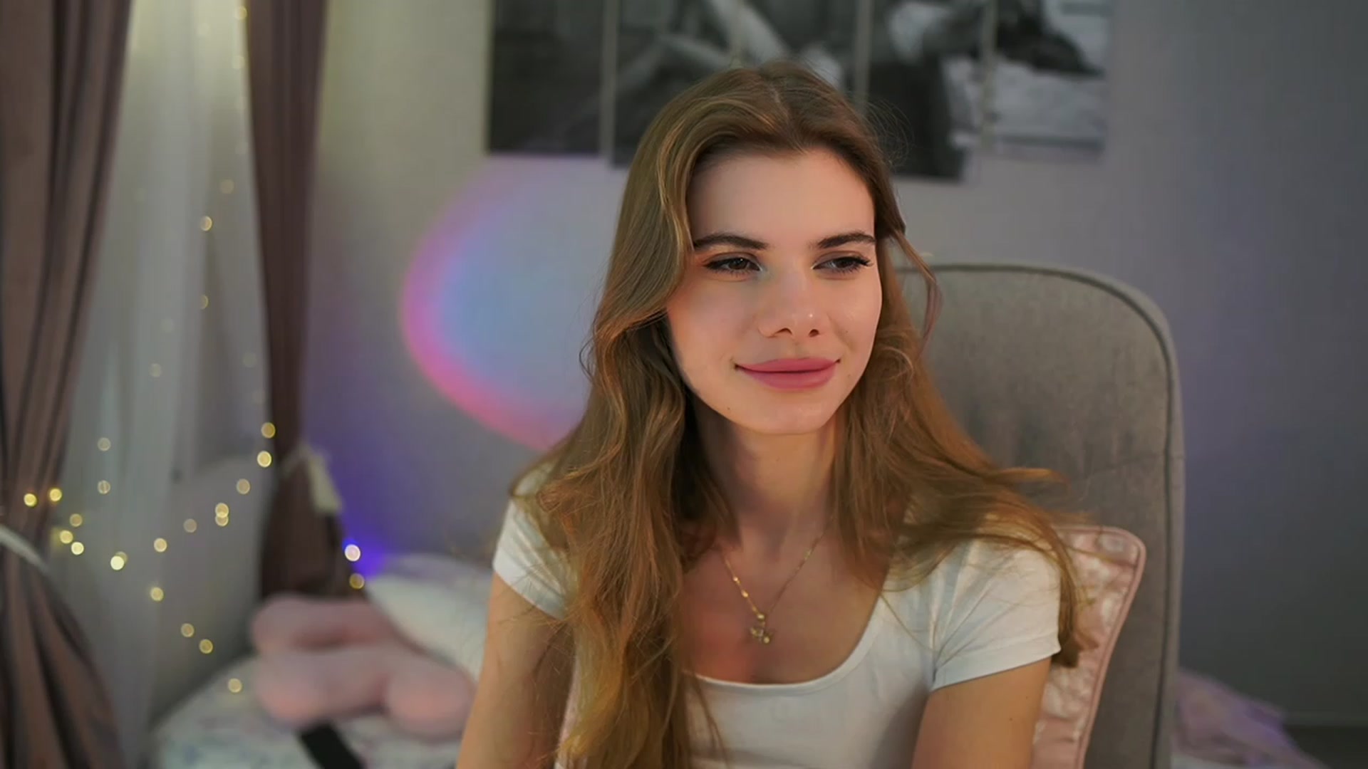 Gallery image thumbnail from RileyReid_18's myfreecams stream on, 03/14/2024, 18:43 image 5 of 20