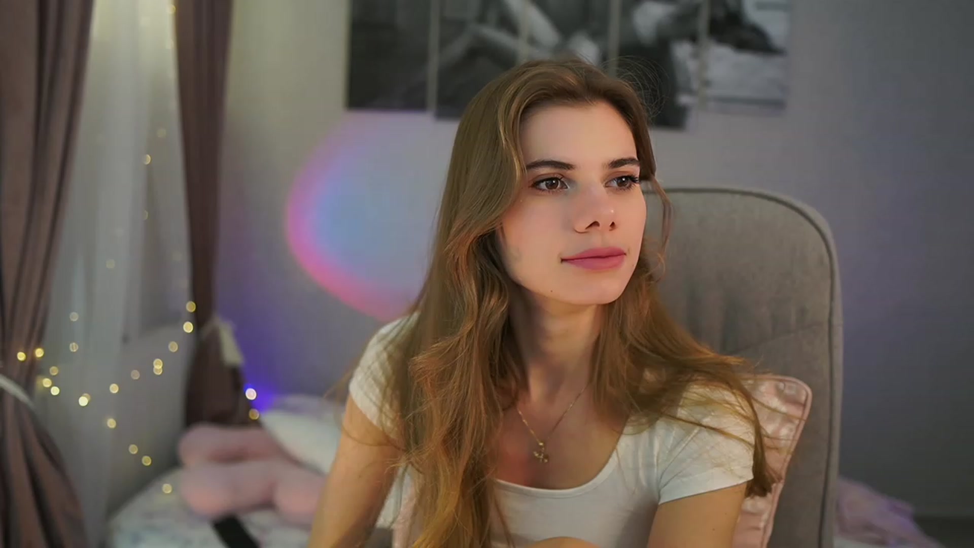 Gallery image thumbnail from RileyReid_18's myfreecams stream on, 03/14/2024, 18:43 image 7 of 20