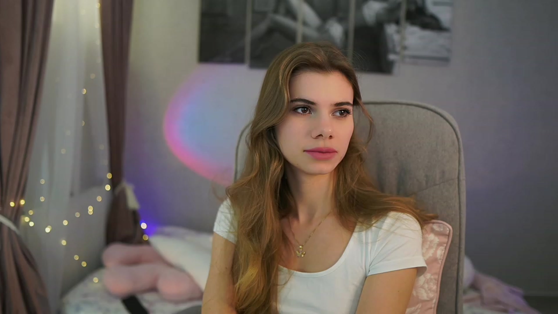 Gallery image thumbnail from RileyReid_18's myfreecams stream on, 03/14/2024, 18:43 image 3 of 20
