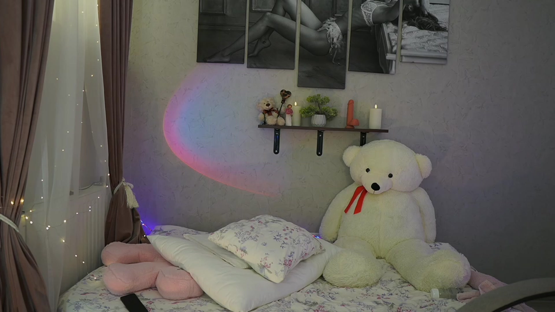 Gallery image thumbnail from RileyReid_18's myfreecams stream on, 03/14/2024, 18:43 image 12 of 20