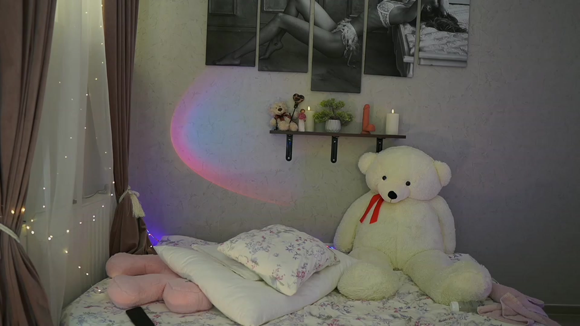 Gallery image thumbnail from RileyReid_18's myfreecams stream on, 03/14/2024, 18:43 image 10 of 20
