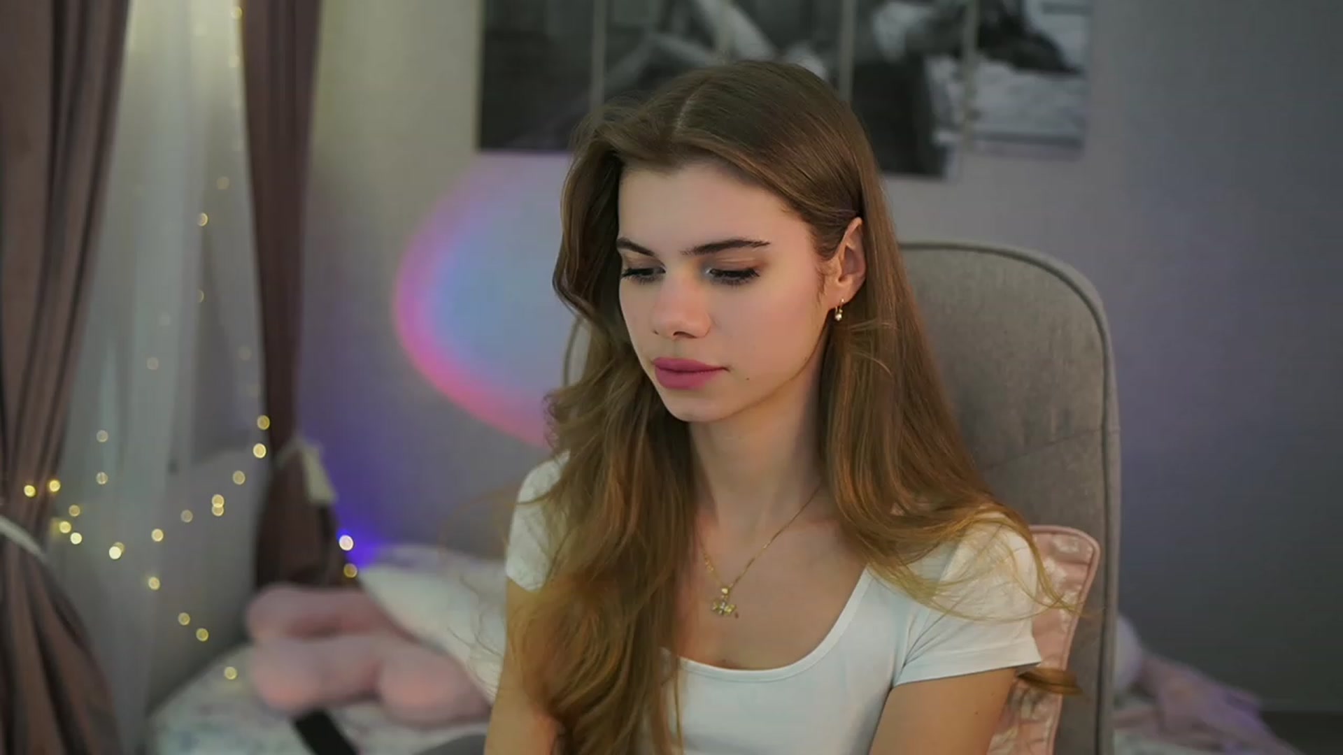 Gallery image thumbnail from RileyReid_18's myfreecams stream on, 03/14/2024, 18:43 image 1 of 20