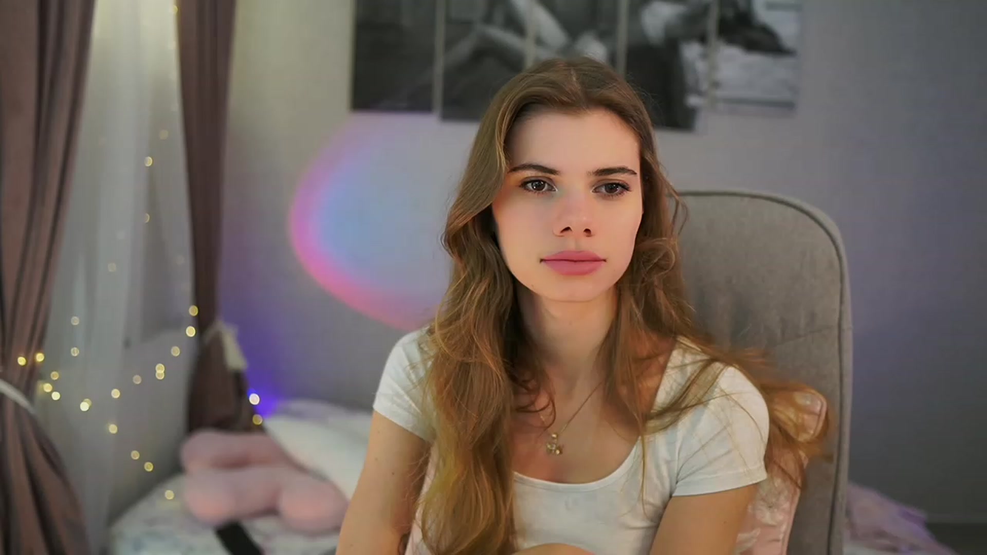 Gallery image thumbnail from RileyReid_18's myfreecams stream on, 03/14/2024, 18:43 image 9 of 20