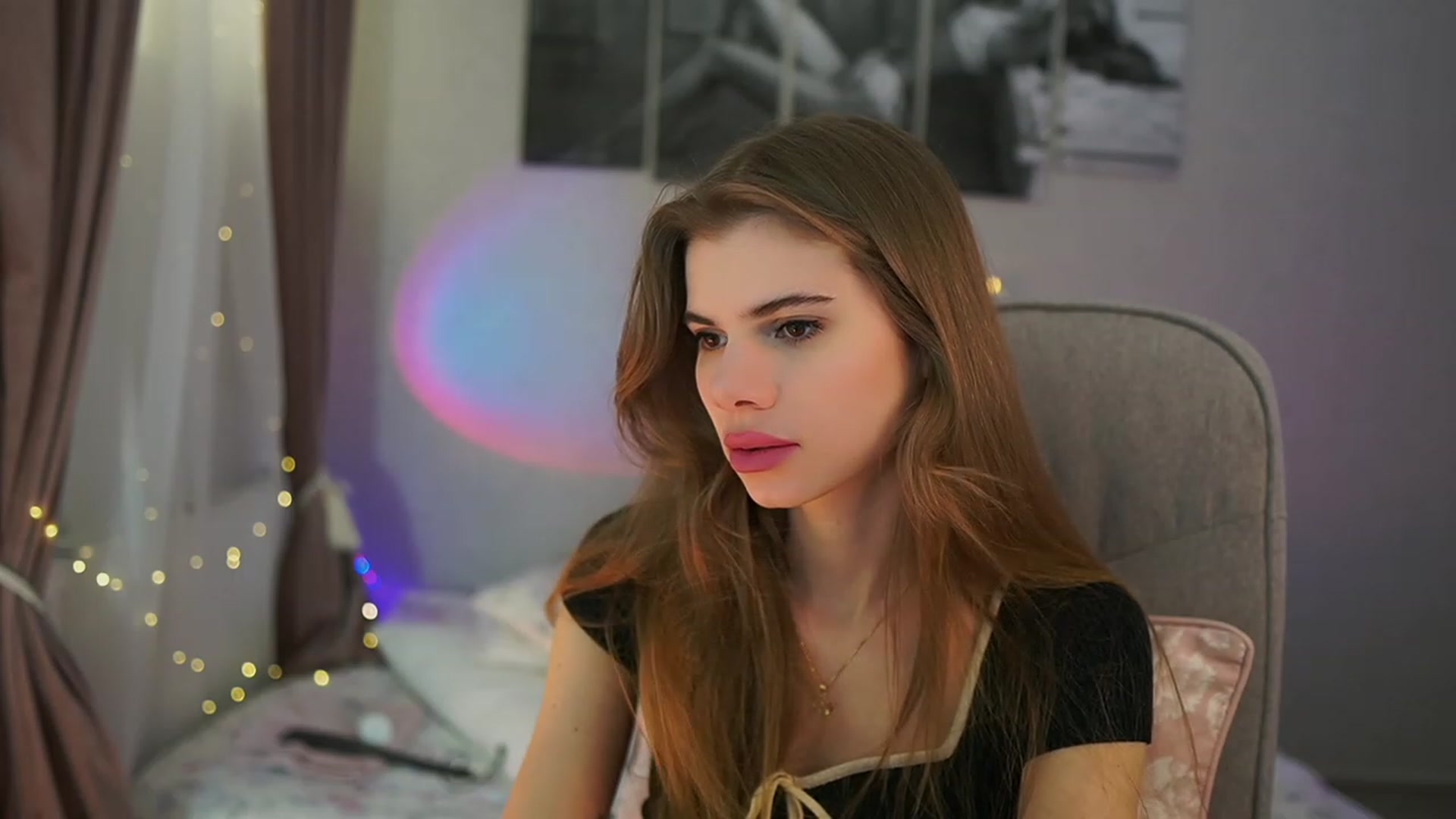 Gallery image thumbnail from RileyReid_18's myfreecams stream on, 03/16/2024, 16:06 image 7 of 20