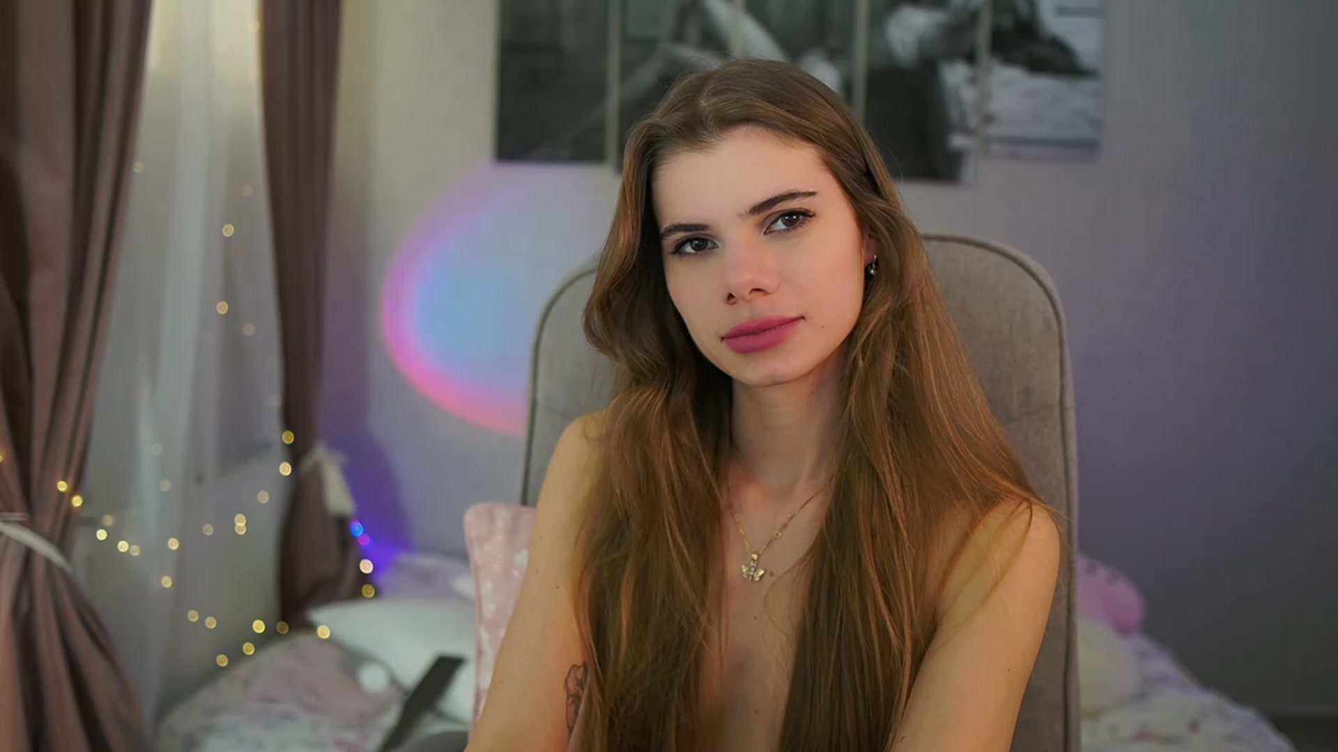 Gallery image thumbnail from RileyReid_18's myfreecams stream on, 03/16/2024, 19:02 image 13 of 20