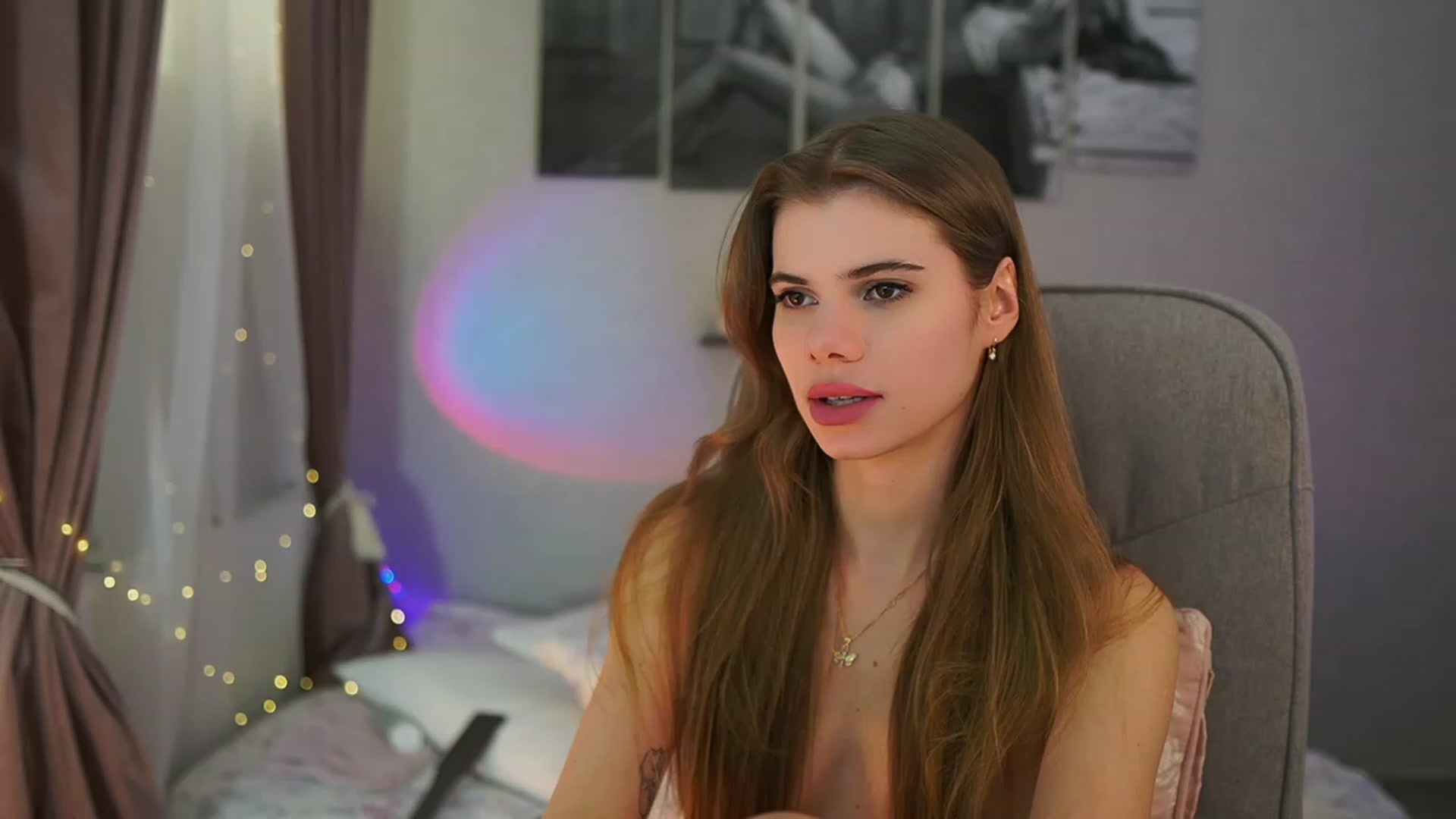 Gallery image thumbnail from RileyReid_18's myfreecams stream on, 03/16/2024, 19:02 image 6 of 20