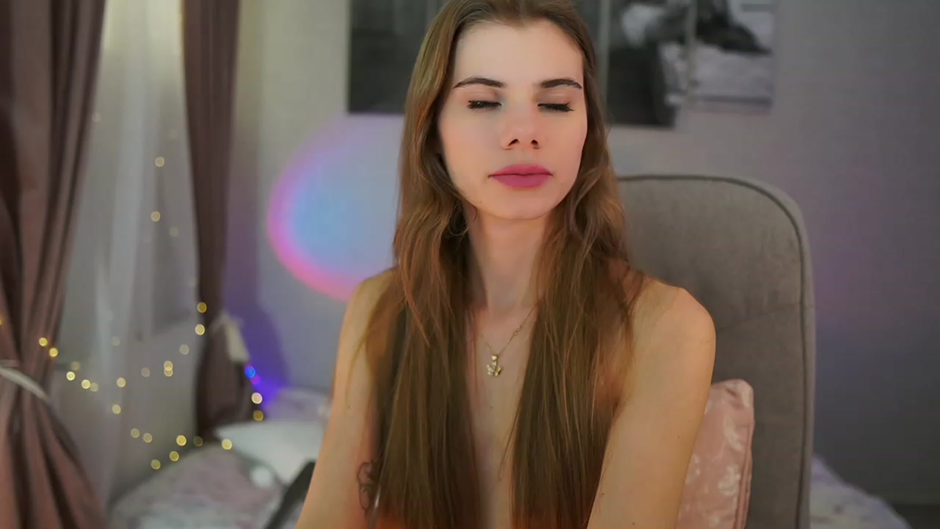 Gallery image thumbnail from RileyReid_18's myfreecams stream on, 03/16/2024, 19:02 image 7 of 20