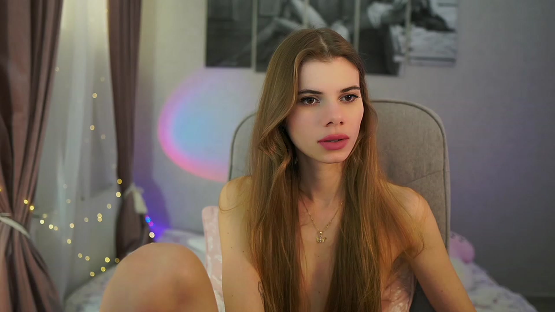 Gallery image thumbnail from RileyReid_18's myfreecams stream on, 03/16/2024, 19:02 image 15 of 20