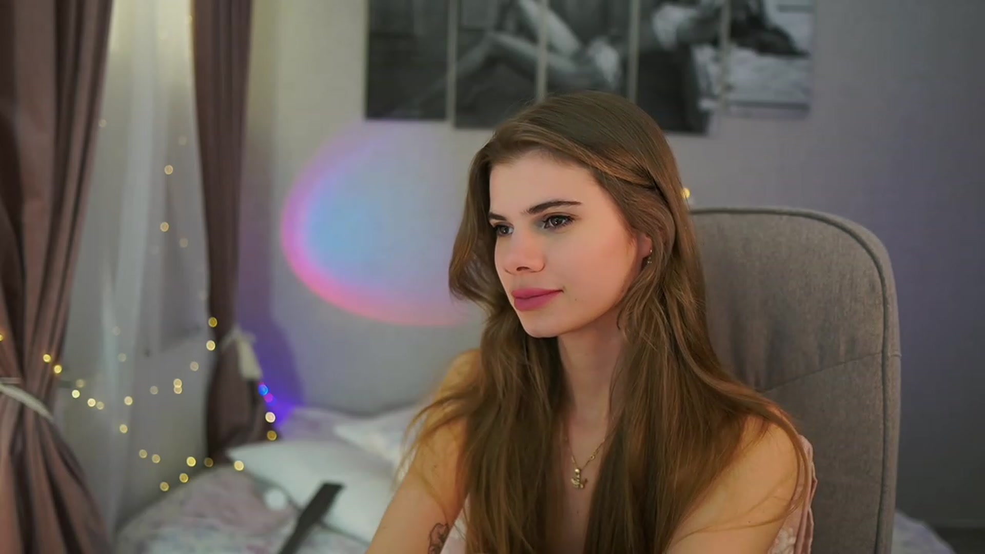 Gallery image thumbnail from RileyReid_18's myfreecams stream on, 03/16/2024, 19:02 image 12 of 20