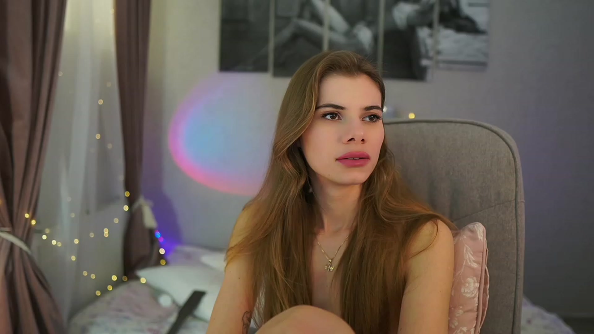 Gallery image thumbnail from RileyReid_18's myfreecams stream on, 03/16/2024, 19:02 image 3 of 20