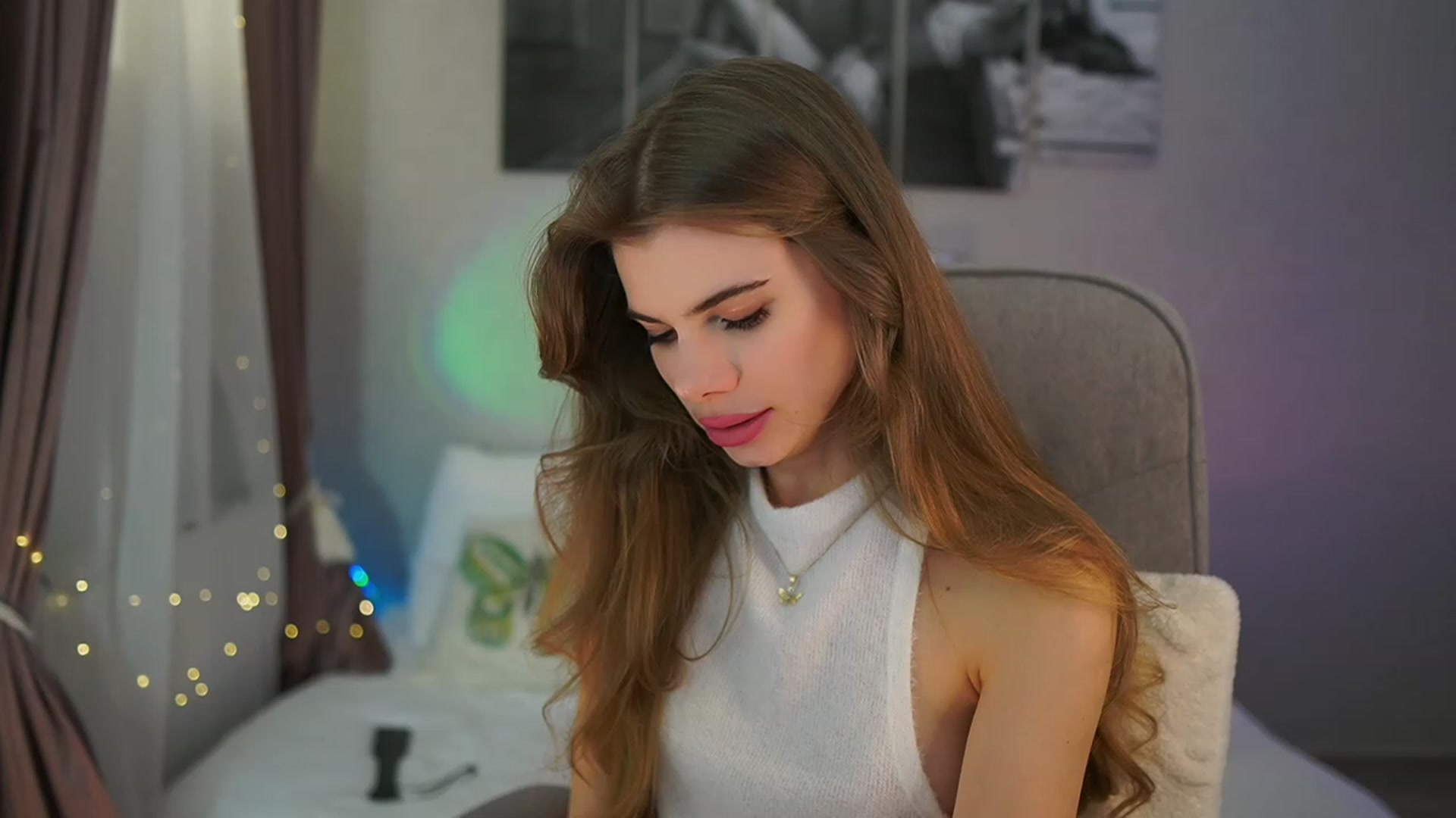 Gallery image thumbnail from RileyReid_18's myfreecams stream on, 03/17/2024, 16:29 image 6 of 20