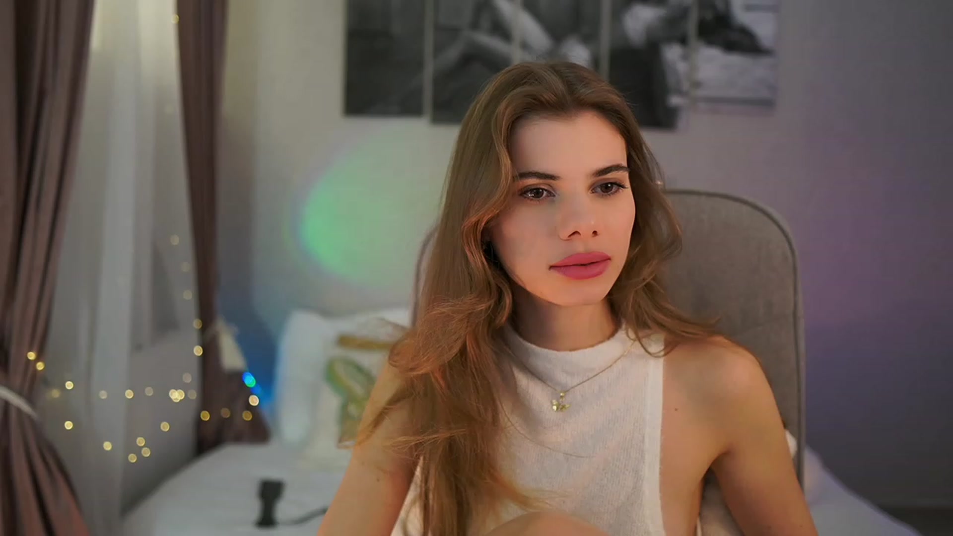Gallery image thumbnail from RileyReid_18's myfreecams stream on, 03/17/2024, 16:29 image 12 of 20