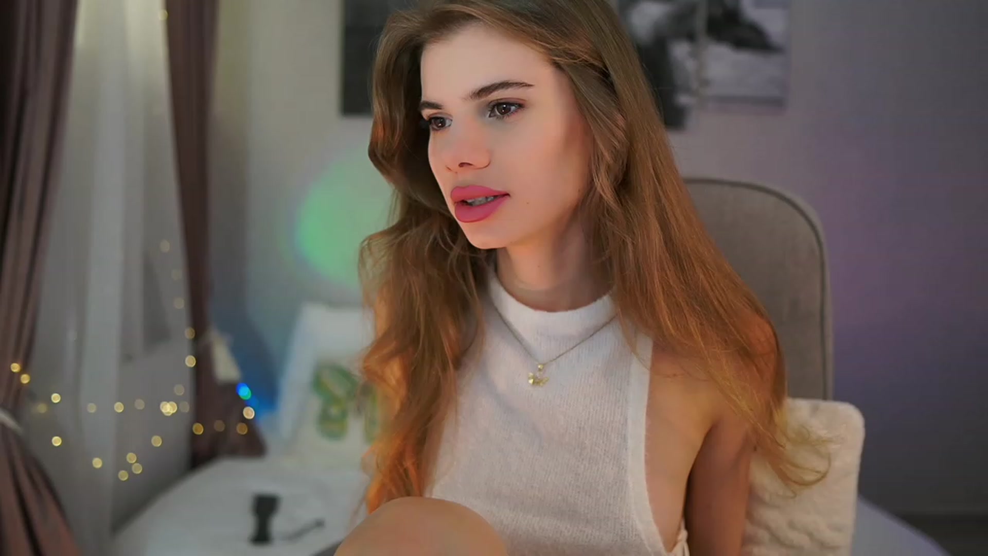 Gallery image thumbnail from RileyReid_18's myfreecams stream on, 03/17/2024, 16:29 image 5 of 20