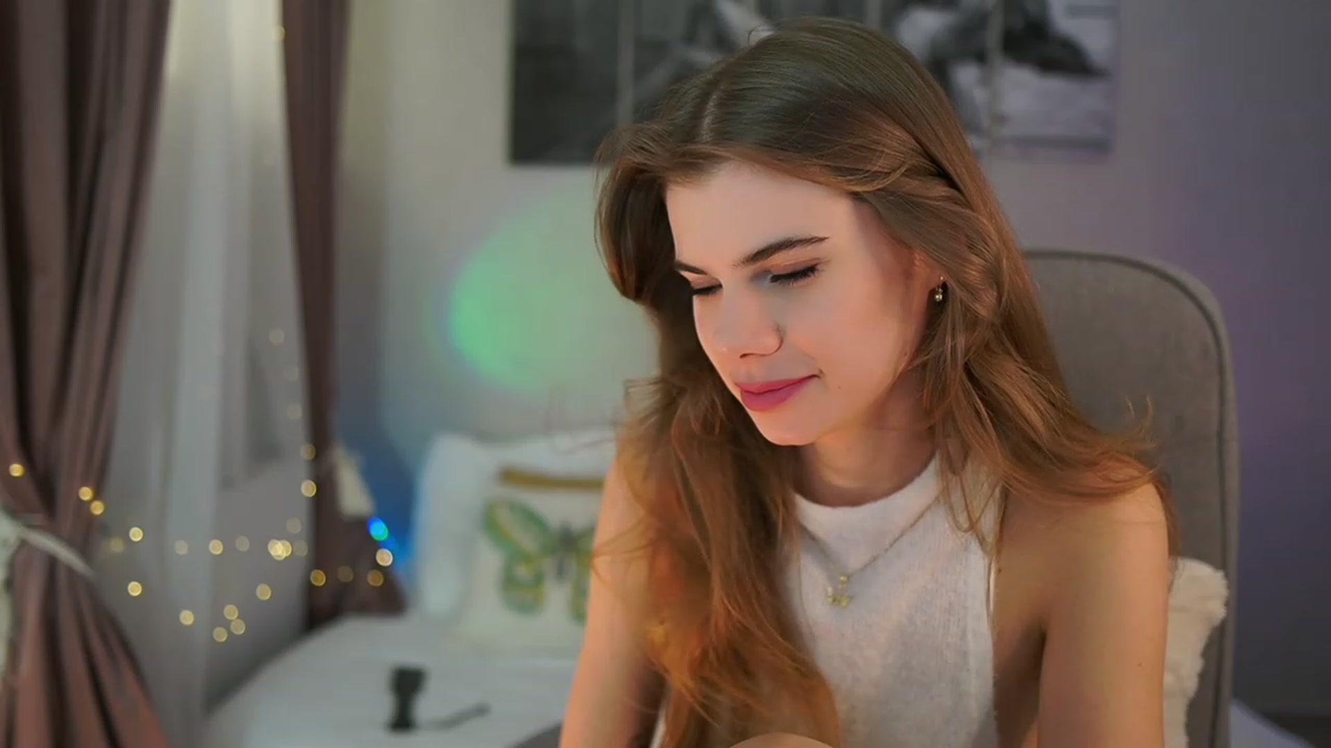Gallery image thumbnail from RileyReid_18's myfreecams stream on, 03/17/2024, 16:29 image 15 of 20