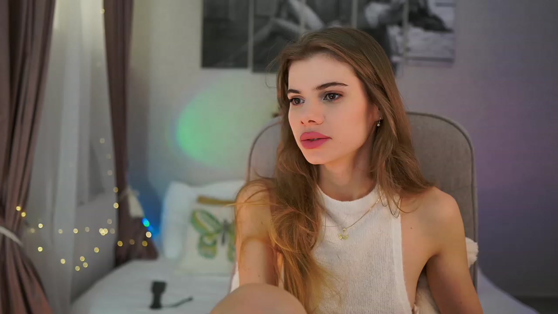 Gallery image thumbnail from RileyReid_18's myfreecams stream on, 03/17/2024, 16:29 image 13 of 20
