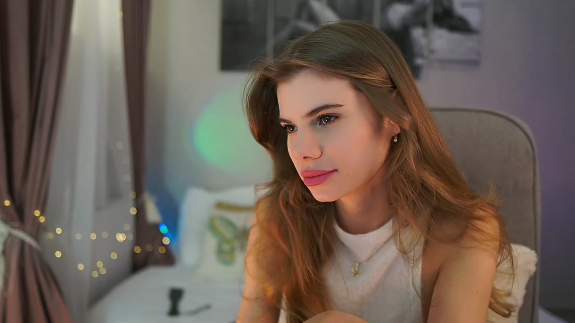 Gallery image thumbnail from RileyReid_18's myfreecams stream on, 03/17/2024, 16:29 image 16 of 20