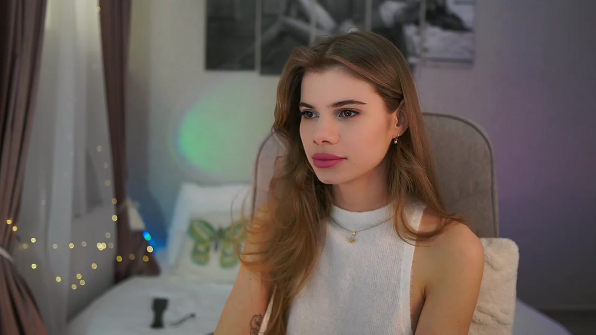 Gallery image thumbnail from RileyReid_18's myfreecams stream on, 03/17/2024, 16:29 image 7 of 20