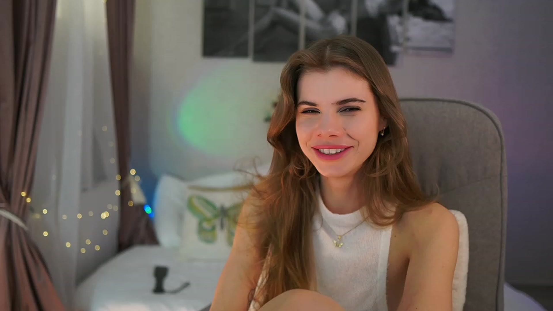 Gallery image thumbnail from RileyReid_18's myfreecams stream on, 03/17/2024, 18:23 image 10 of 20