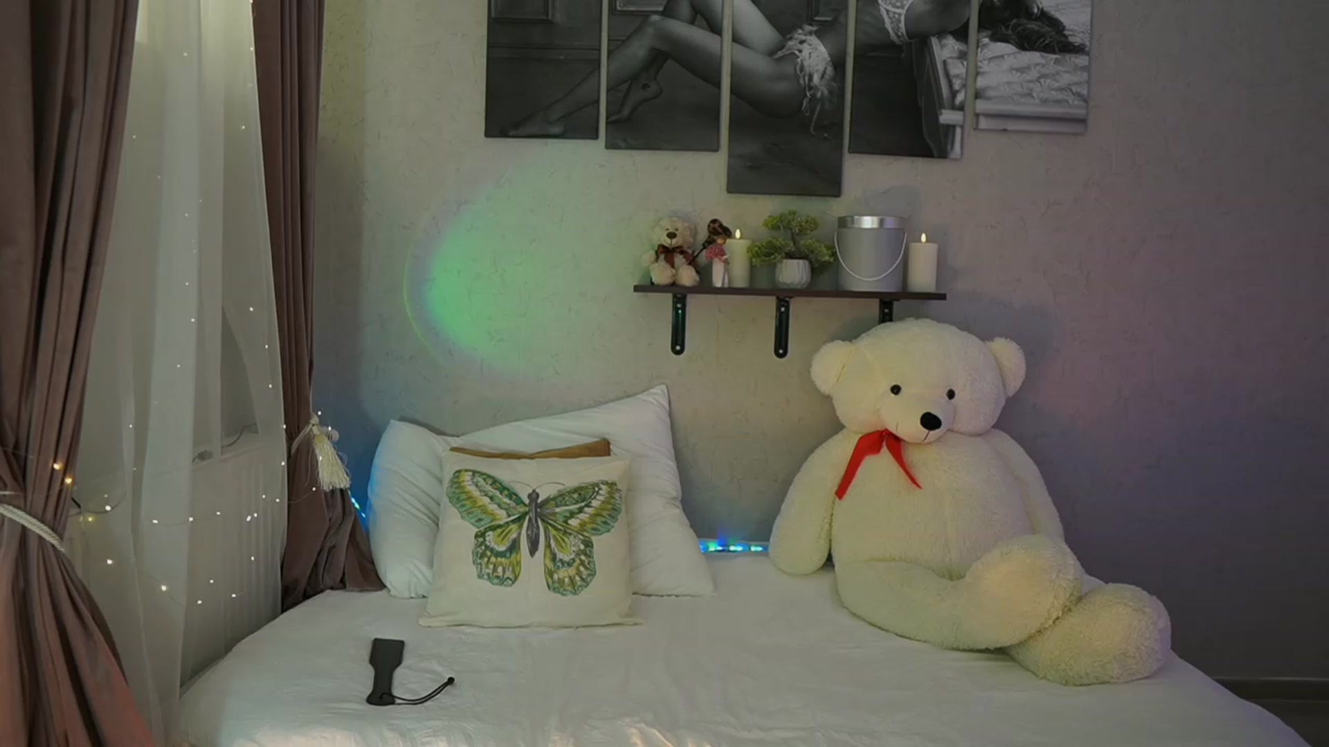 Gallery image thumbnail from RileyReid_18's myfreecams stream on, 03/17/2024, 18:23 image 12 of 20