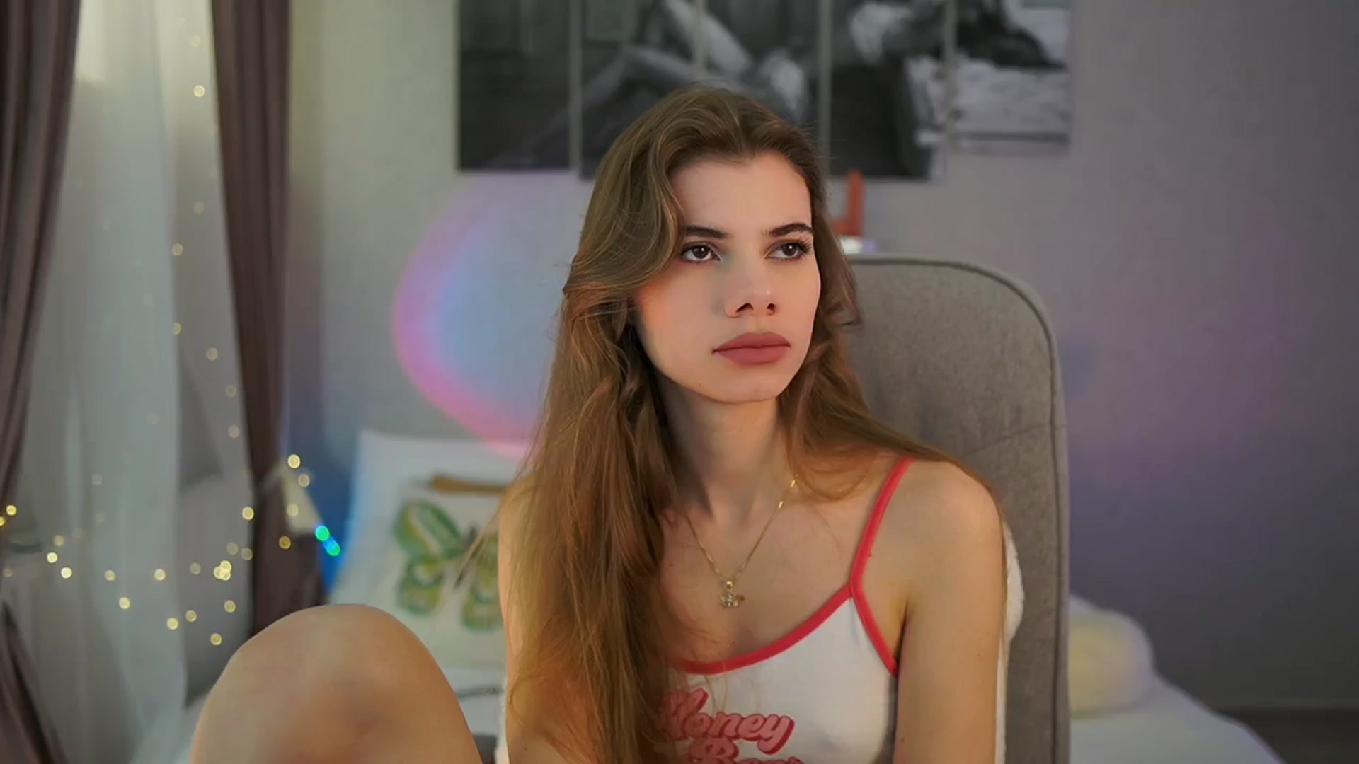 Gallery image thumbnail from RileyReid_18's myfreecams stream on, 03/18/2024, 14:28 image 13 of 20