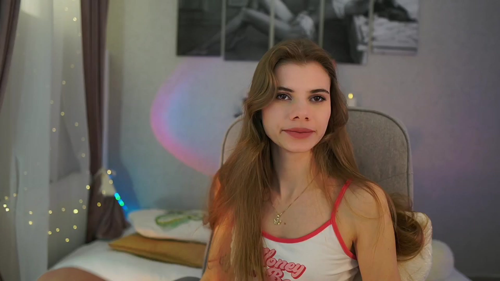 Gallery image thumbnail from RileyReid_18's myfreecams stream on, 03/18/2024, 18:06 image 1 of 20