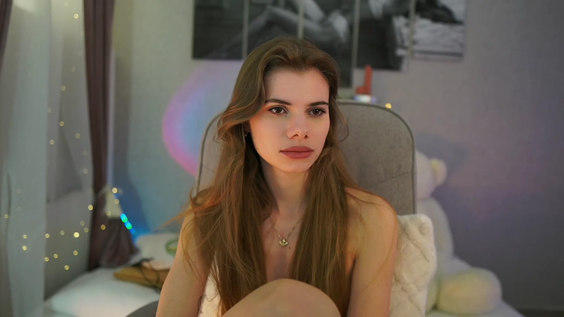 Gallery image thumbnail from RileyReid_18's myfreecams stream on, 03/18/2024, 18:06 image 16 of 20