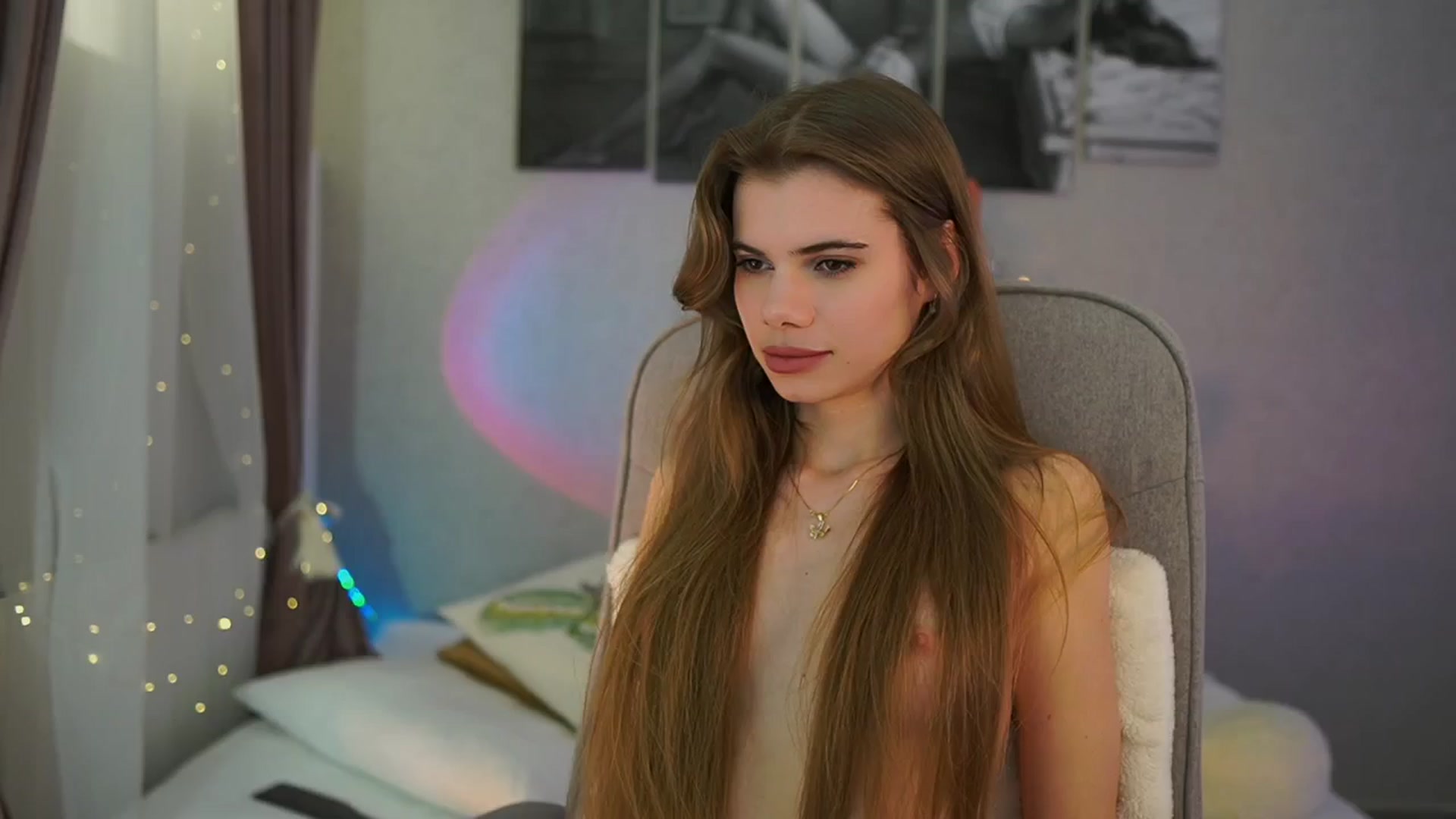 Gallery image thumbnail from RileyReid_18's myfreecams stream on, 03/18/2024, 19:01 image 10 of 20
