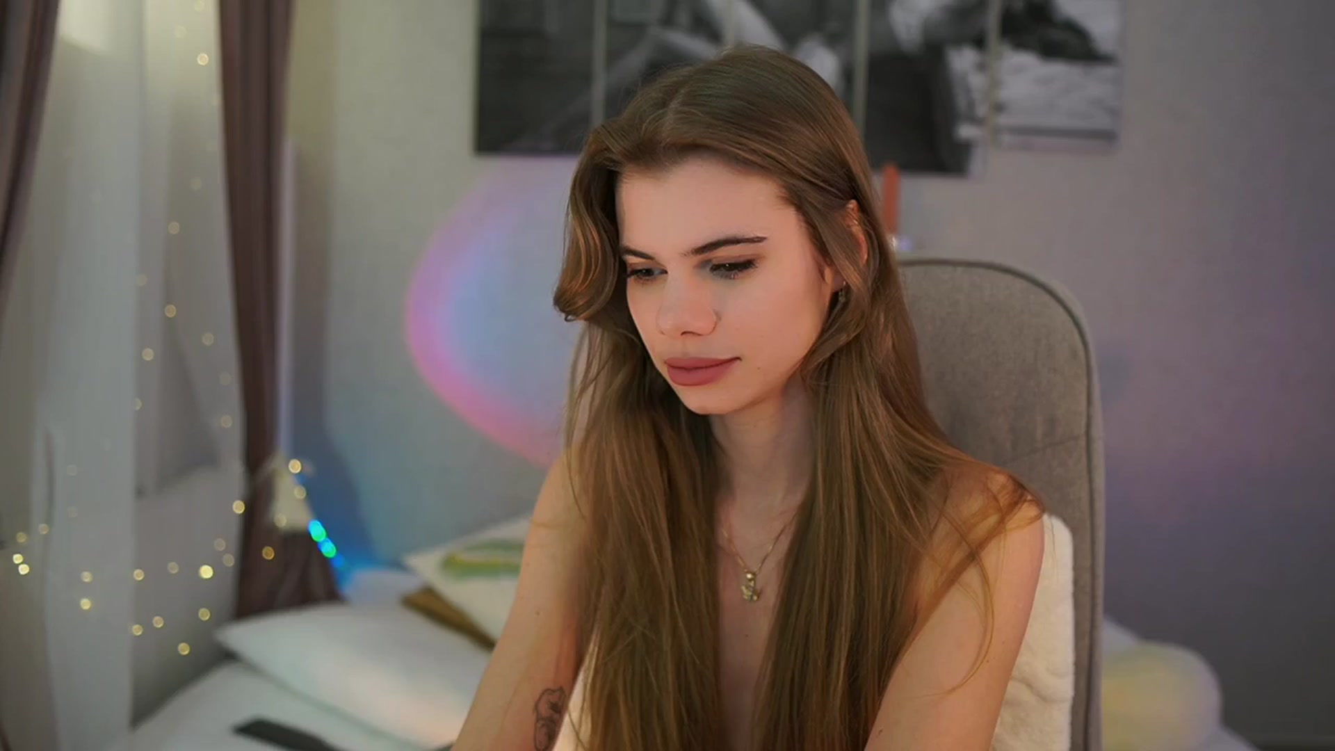 Gallery image thumbnail from RileyReid_18's myfreecams stream on, 03/18/2024, 19:01 image 9 of 20