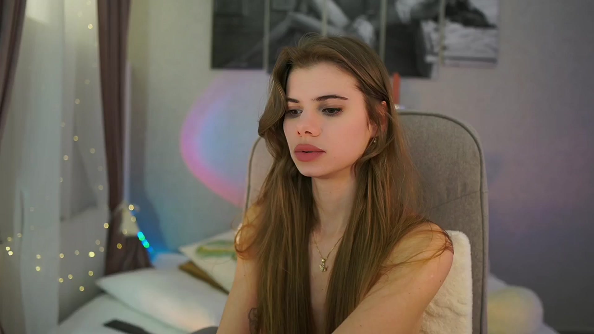 Gallery image thumbnail from RileyReid_18's myfreecams stream on, 03/18/2024, 19:01 image 16 of 20