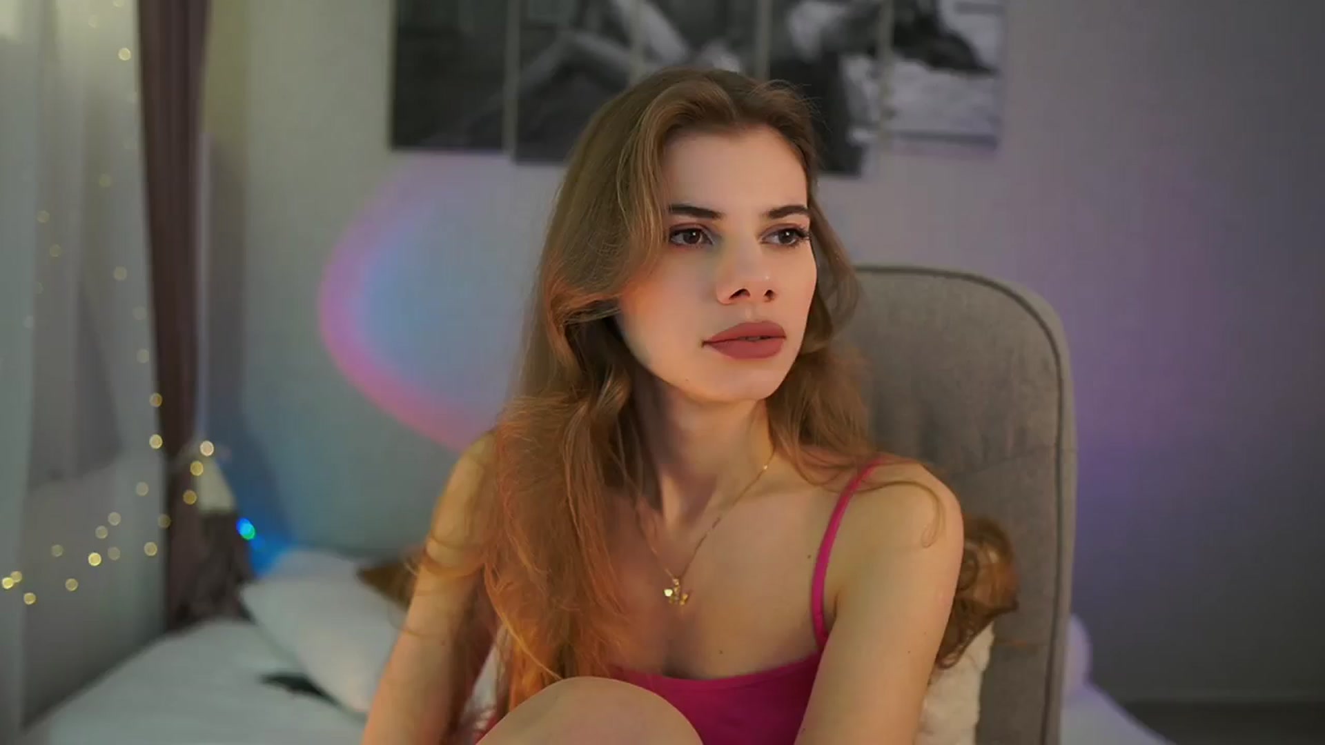 Gallery image thumbnail from RileyReid_18's myfreecams stream on, 03/20/2024, 16:10 image 6 of 20
