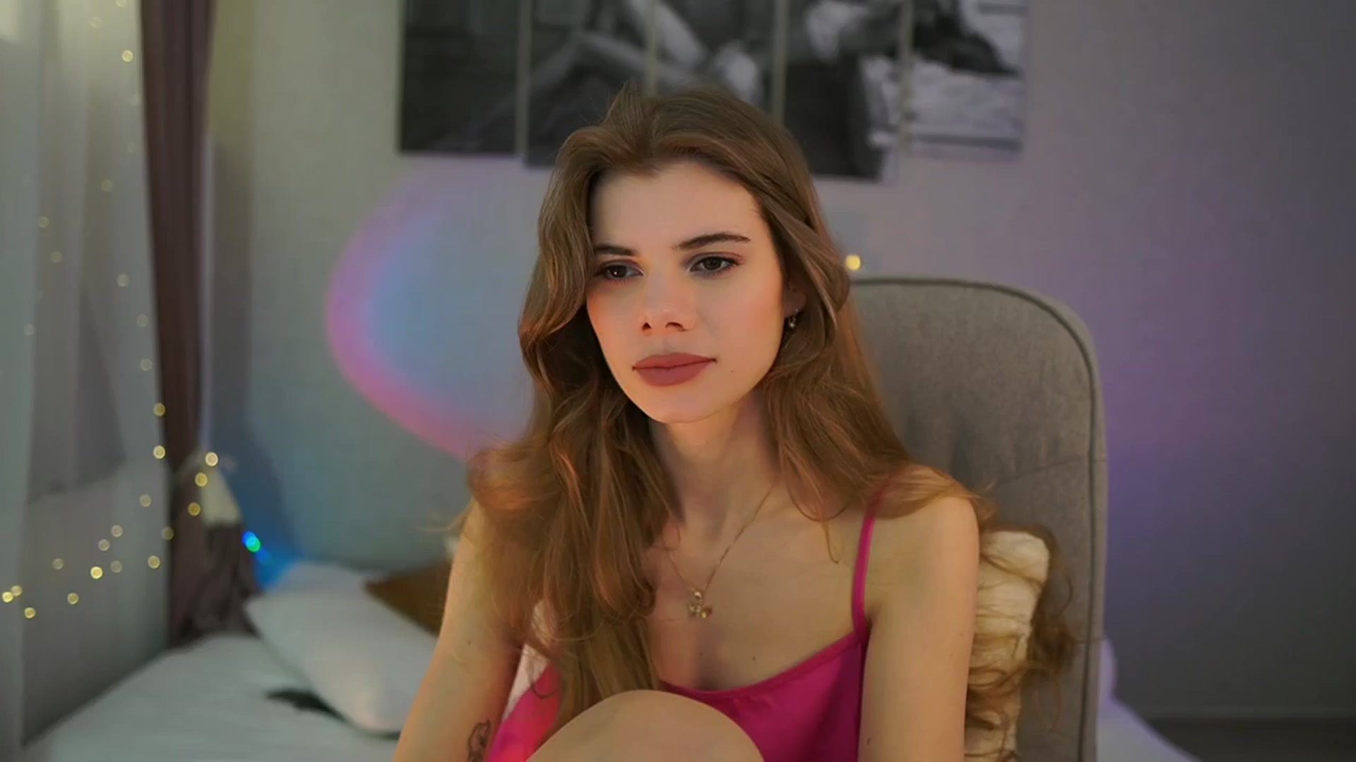 Gallery image thumbnail from RileyReid_18's myfreecams stream on, 03/20/2024, 16:10 image 7 of 20